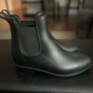 Black Women's Chelsea Boots Size 9